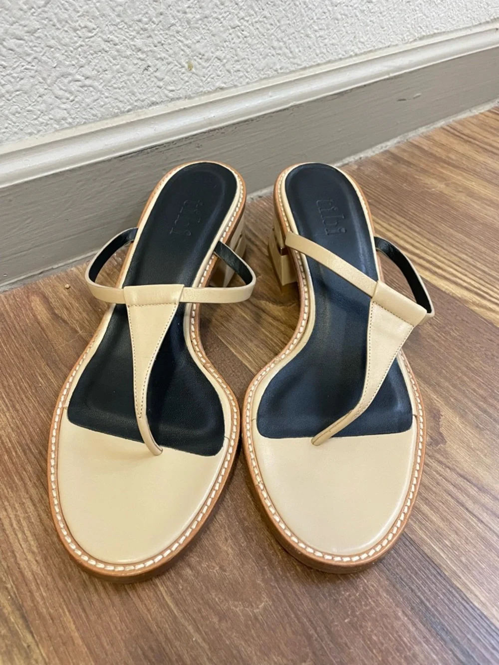 NEW‎ Tibi Beige and Black Block Heel Thong Sandals Size 39/9